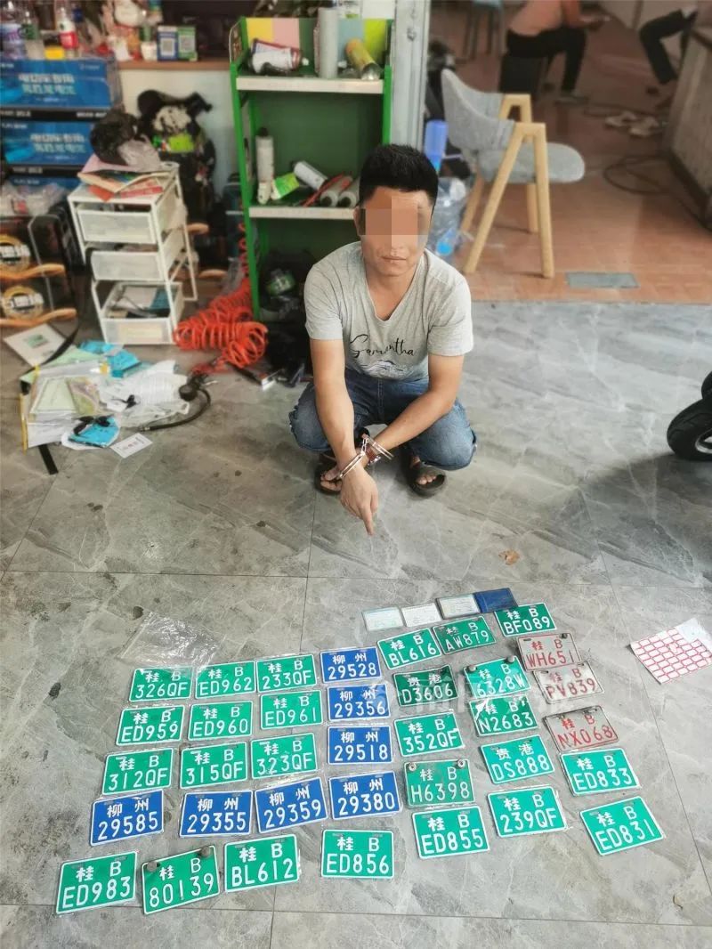 DƬ